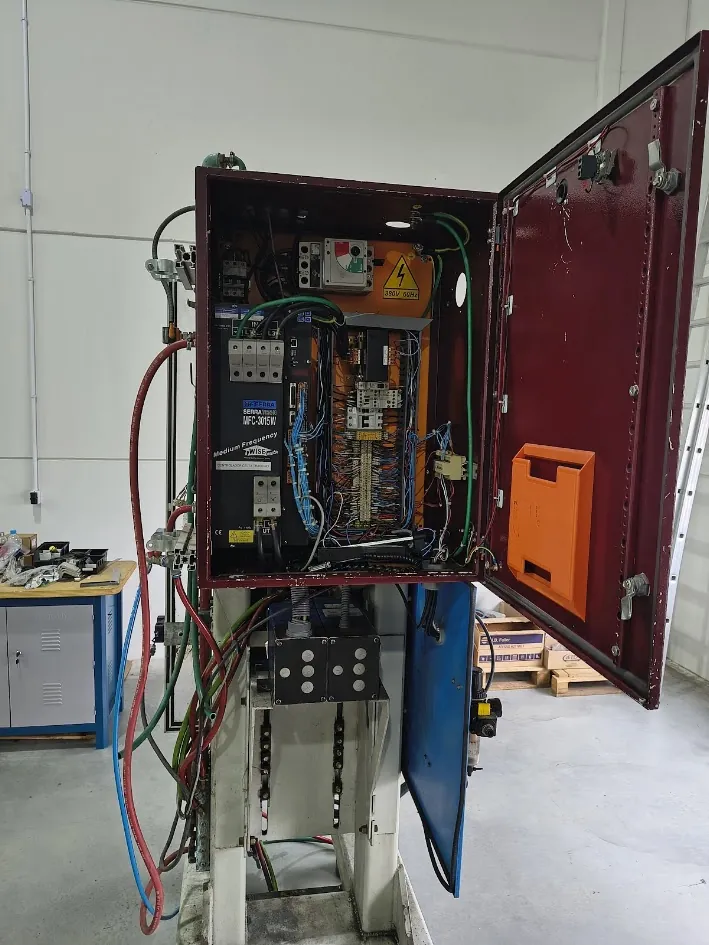 Painel elétrico da máquina de solda antes do retrofit
